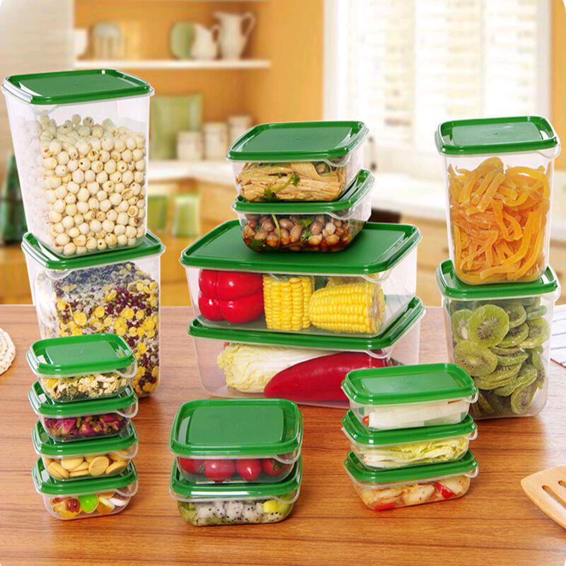 17 Conteneurs alimentaires en plastique